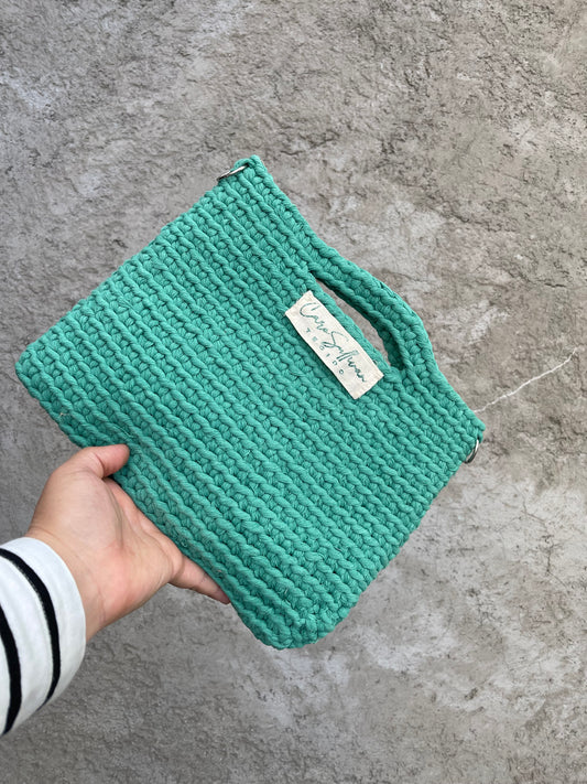 Bolso a crochet con hilaza macramé